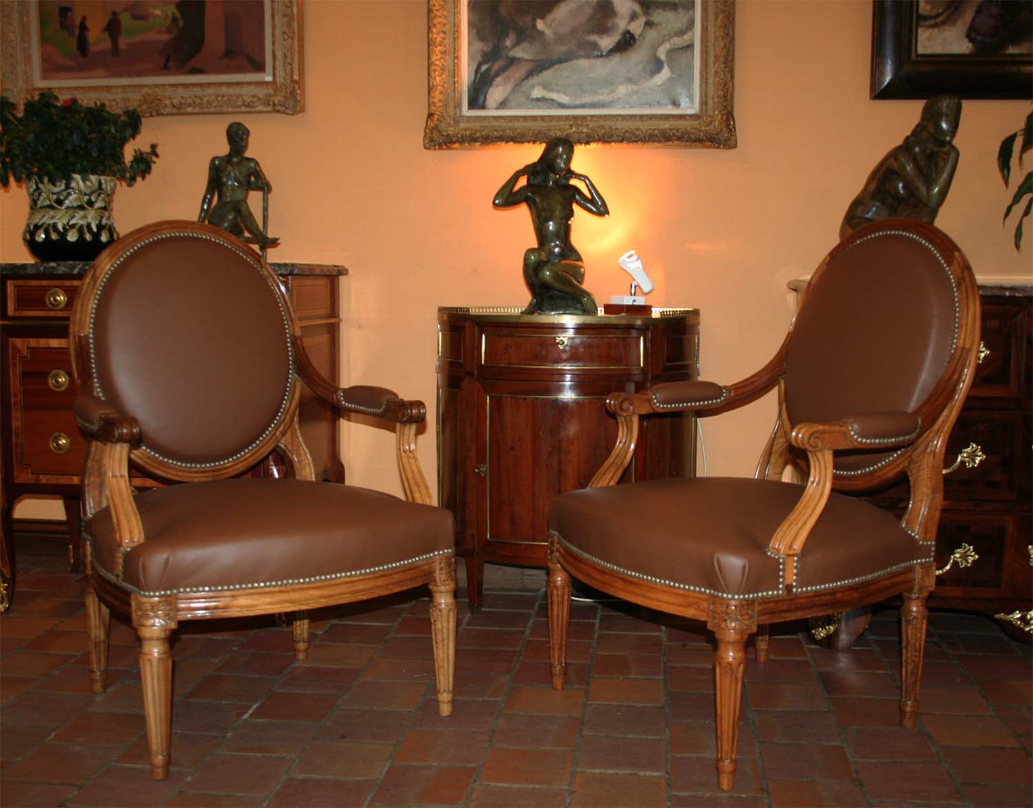 Large Paire de fauteuils  la Reine dpoque Louis XVI , - Cliquez sur l'image pour la fermer
